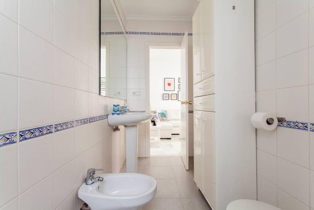 Hostly Rivero 2b Center-fibre-communal Terrace-parking Optional-cless Seville