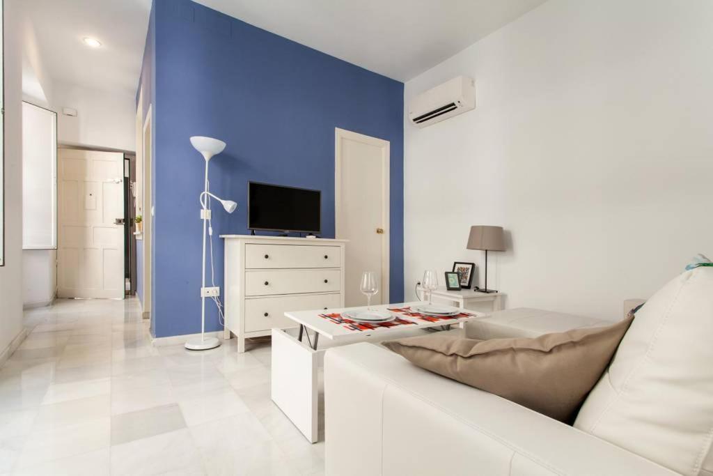 Apartment Hostly Rivero 2b Center-fibre-communal Terrace-parking Optional-cless Seville